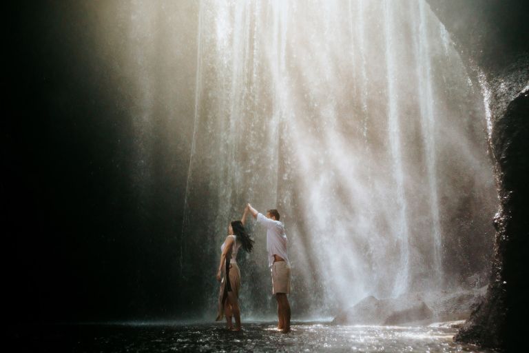 bali prewedding location tukad cepung 4